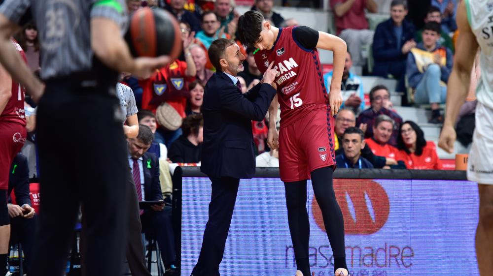 Fabián Flores hace historia debutando en ACB