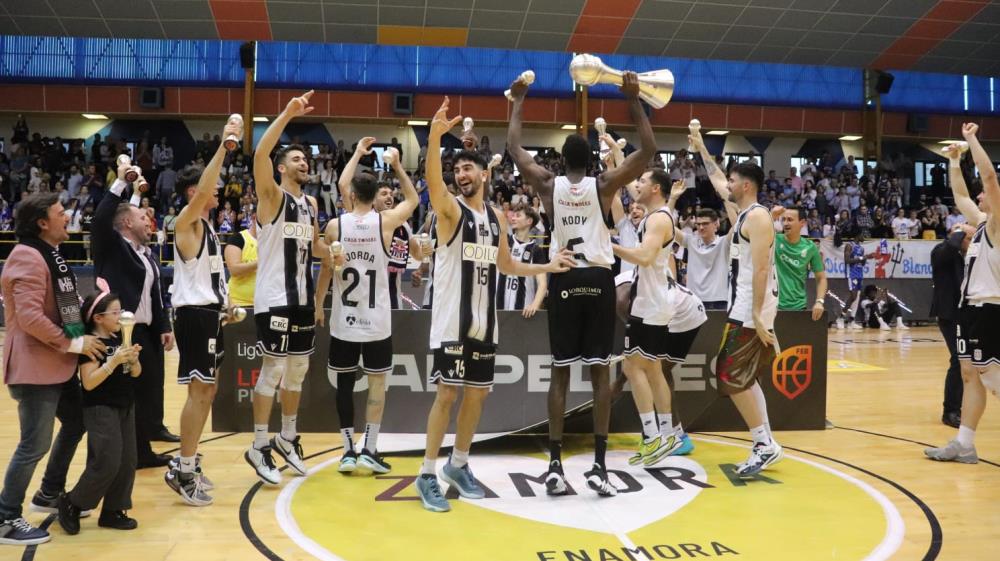 El Odilo FC Cartagena remonta en Zamora y asciende a LEB Oro