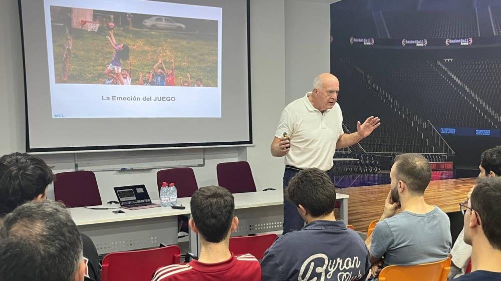 Charla de Manolo Coloma en la Sede FBRM